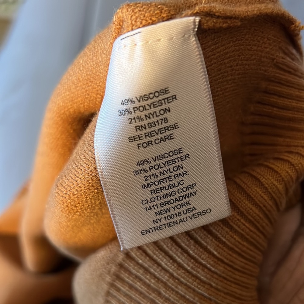 NWT Philosophy Light hazelnut sweater hoodie. Women’s size large. Ribbed bottom - Picture 7 of 7